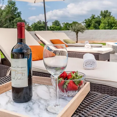 Jakov Casa de Férias Rojnići