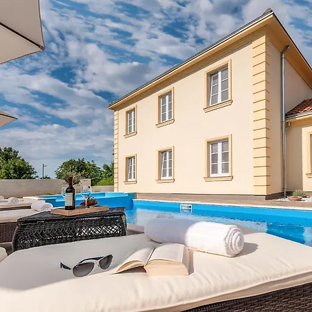 Jakov Holiday home