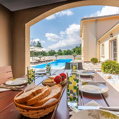 Ferienhaus Jakov