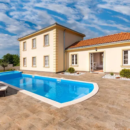 Jakov Ferienhaus *
